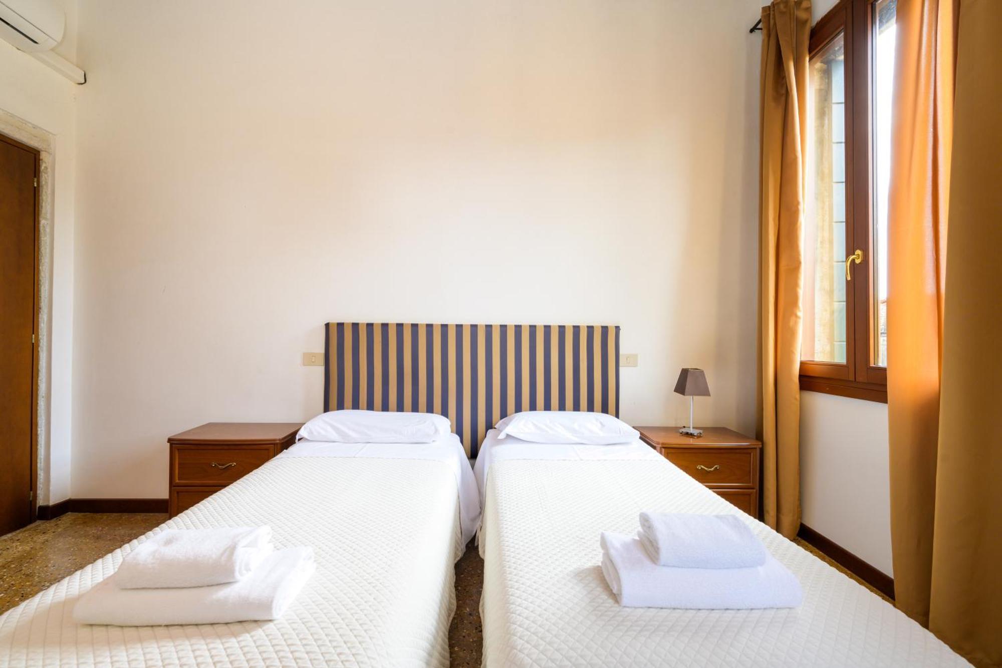 Appartement San Trovaso à Venise Extérieur photo